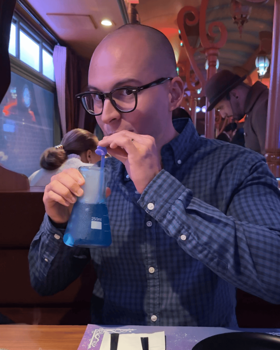 Bebedo o elixir drink com fumaca igual poção magica ferrovia secreta