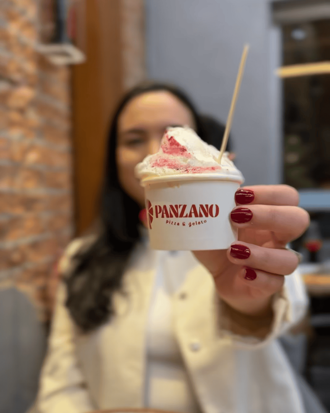 Lorrane com gelato da panzano